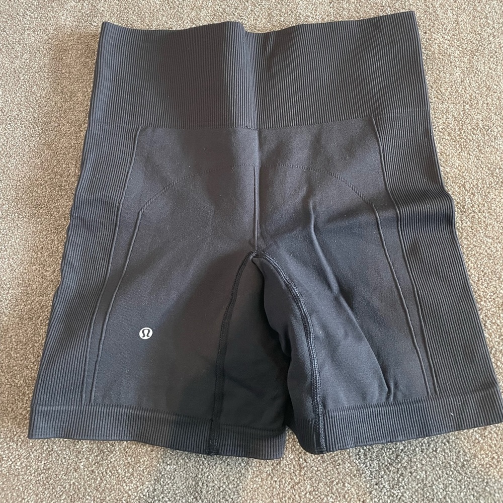 LULULEMON BIKER SHORTS